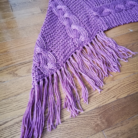 Suzie Shier cable knit poncho - Picture 3 of 3